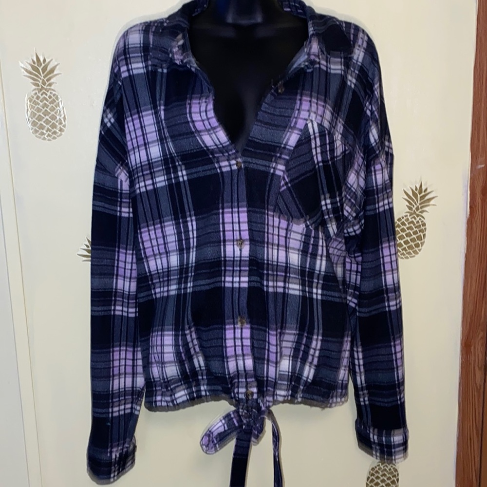 No boundaries button up